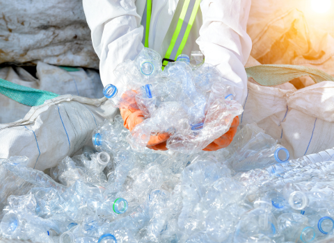 Plásticos e Conformidade Legal: Risco, Sustentabilidade e Economia Circular - curso azv